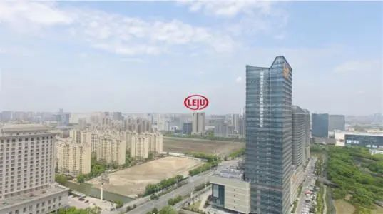 鋼筋價(jià)格現(xiàn)在6800元／噸，比3月底貴2800元／噸！沙子水泥人工都在漲，你還在等房降價(jià)？別賭今年的房?jī)r(jià)！買房無(wú)技巧，全