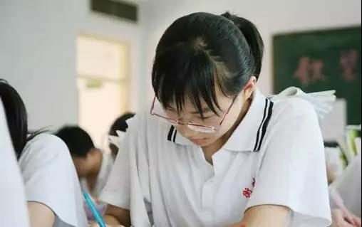 家有初中生：初二要在五個(gè)方面下功夫，不然上了初三困難重重！