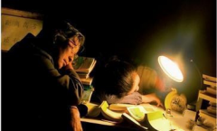 父親，孩子高中能否過(guò)好，你的角色很重要！當(dāng)?shù)亩己煤每纯? /> </p>
      <div   id=