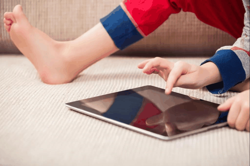 如何對(duì)付“手機(jī)ipad控”的孩子？跟著這位媽媽學(xué)，3招就夠了
