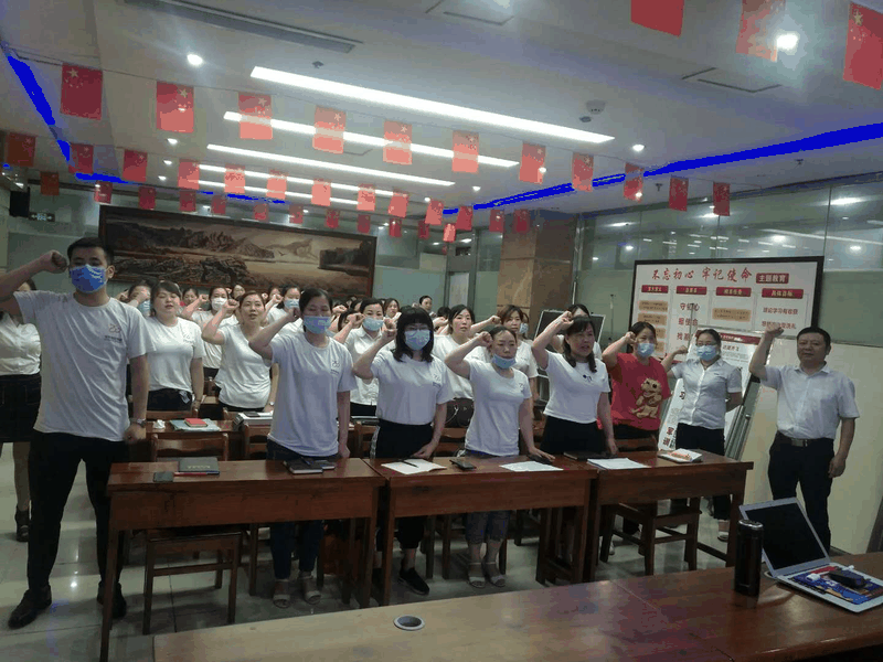 百年集團為主管以上管理人員發(fā)放福利，充分彰顯“做受尊敬的百年人”的價值觀