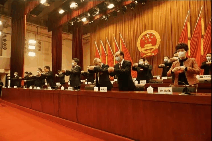 握手禮改為“拱手禮”，五千年中華文明禮節(jié)，因?yàn)橐咔橐馔饣謴?fù)了？