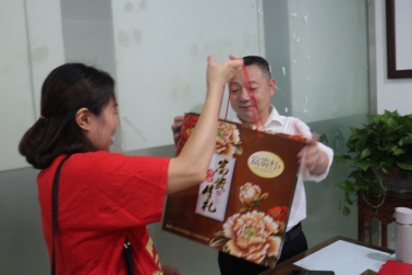 又是中秋月圓時，情系員工送祝福！