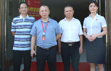 百年教育大愛無疆 獎(jiǎng)優(yōu)助學(xué)情暖人心